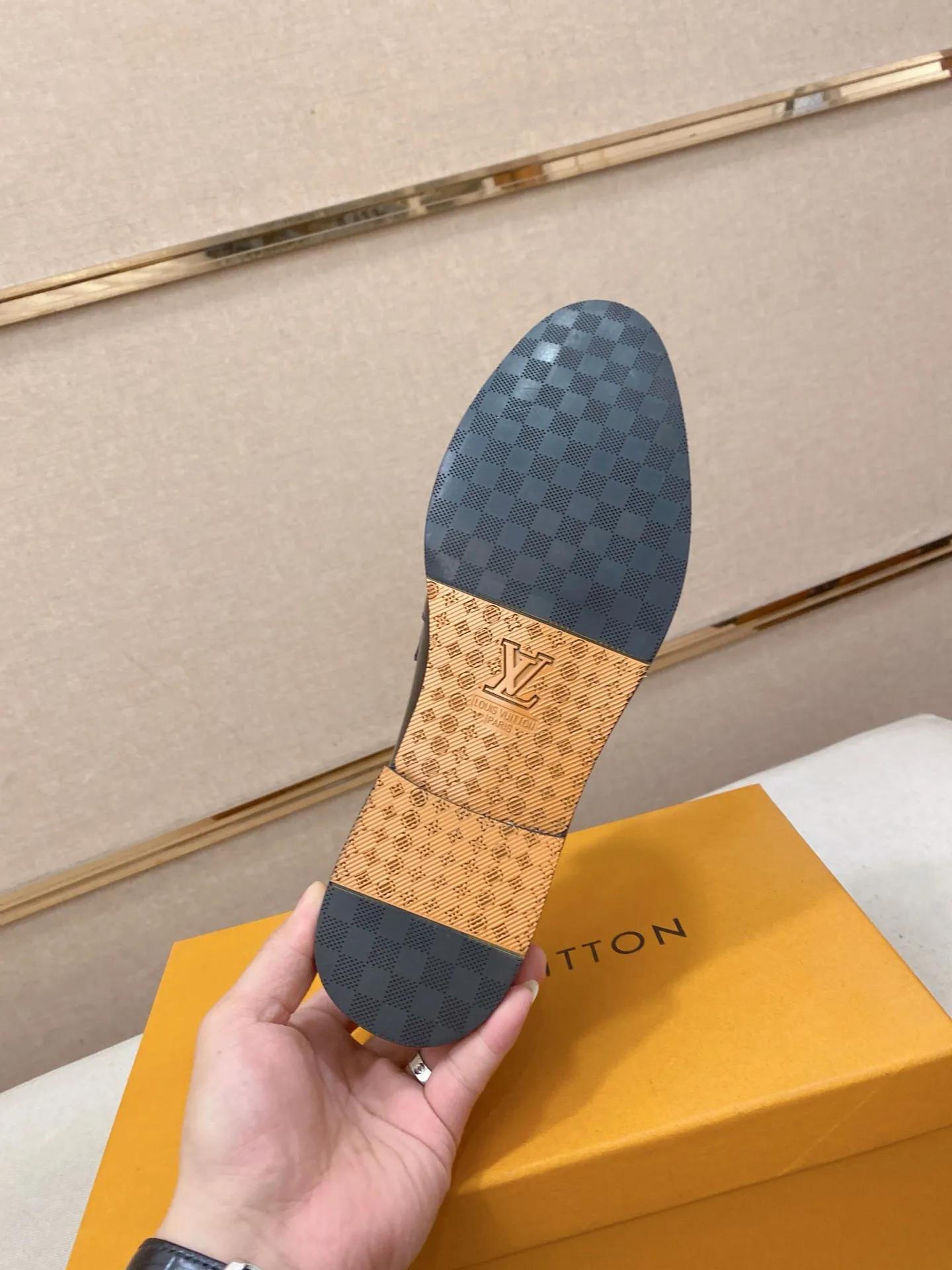 Men's men's shoes 💰 520💰⚡️New models on the market⚡️ Louis Vuitton (Louis Vuitton/LV) casual, business formal wear! Made with pure Italian craftsmanship, the upper is made of first-layer cowhide, which is full of texture! The lining is cowhide and the original rubber leather shoe outsole. The style is atmospheric and comfortable! Positive code 38-44